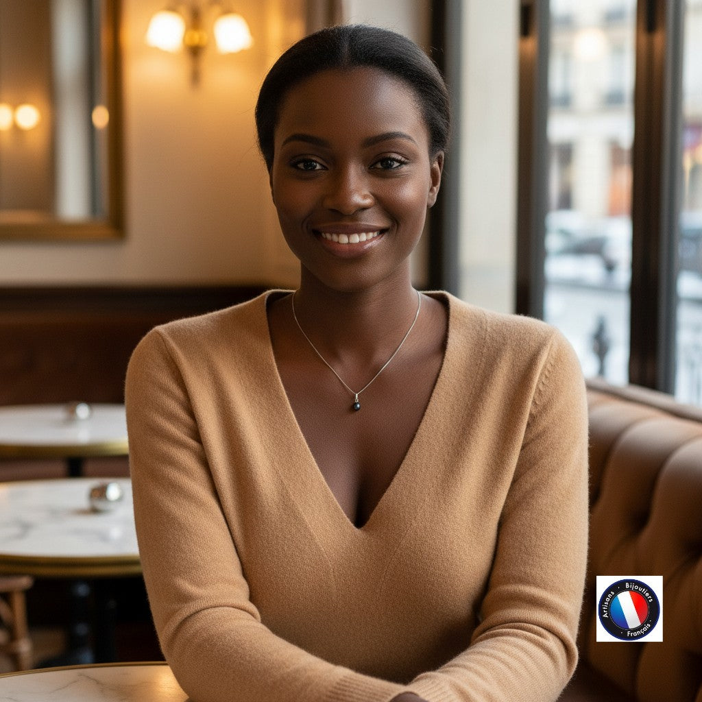 Collier perle Black Tahiti or blanc 9K – vue 3 | Perlinea Kenvia