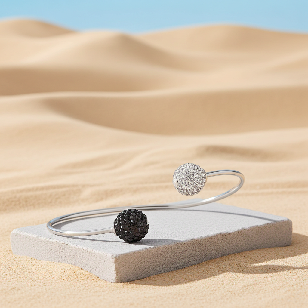 Bracelet TOI & MOI argent 925 posé dans un décor désertique – mise en scène luxe -kenvia