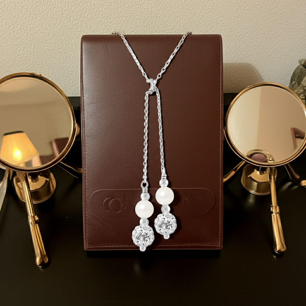 Collier DUO perles blanches eau douce – vue lifestyle portée bijou femme | Perlinea Kenvia