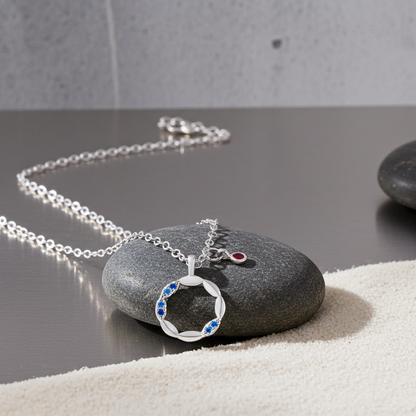 Vue 2 du collier cercle en argent 925 serti de zirconium bleu et rouge – KENVIA