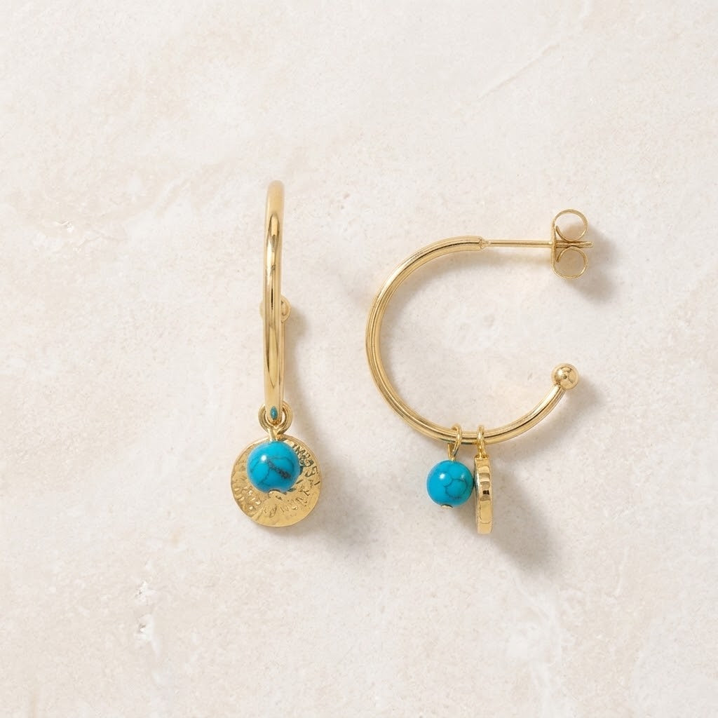 Paire de demi-créoles martelées en acier inoxydable 316L avec finition dorée et pierre synthétique turquoise - KENVIA